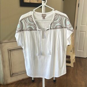 Chico's White Embroidered Women's Top. Size 2 (12/14). New with tags.
